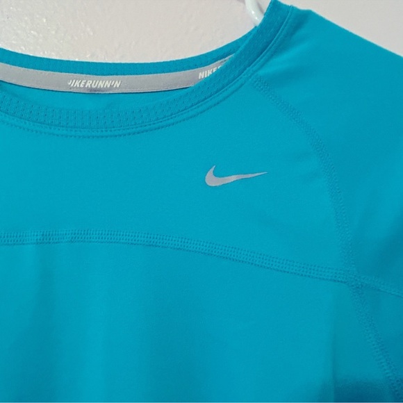 🩵Nike Runn’n Dry Fit Long Sleeve Tee Sz S - Picture 3 of 9
